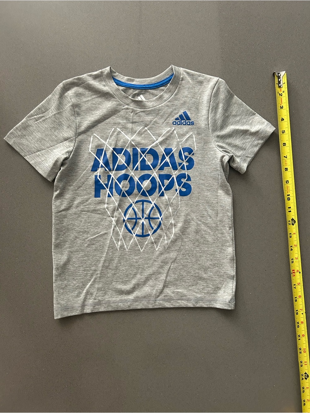 Adidas Hoops Graphic T-Shirt Boys size 5..